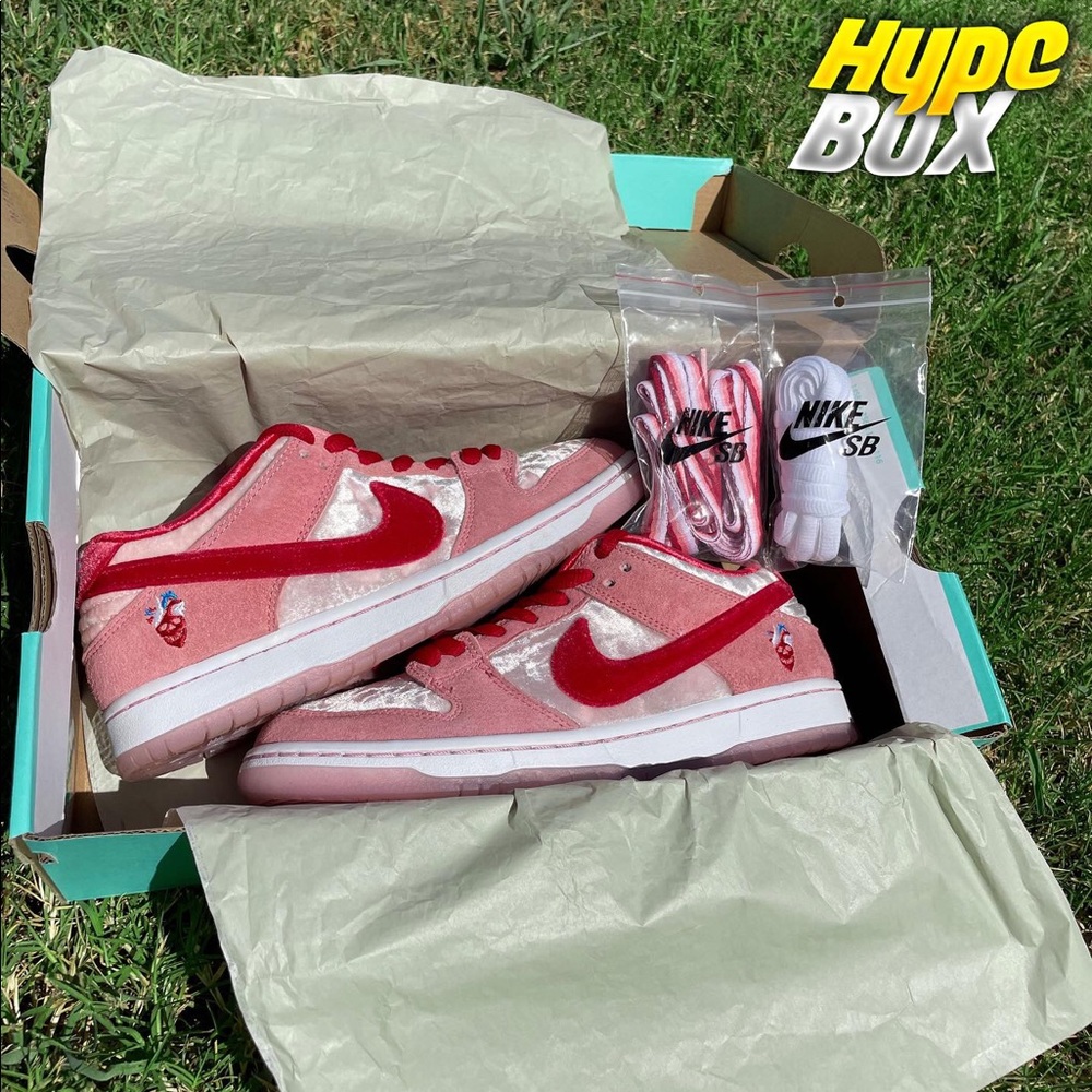 NIKE SB STRANGELOVE DUNK LOW 🫀